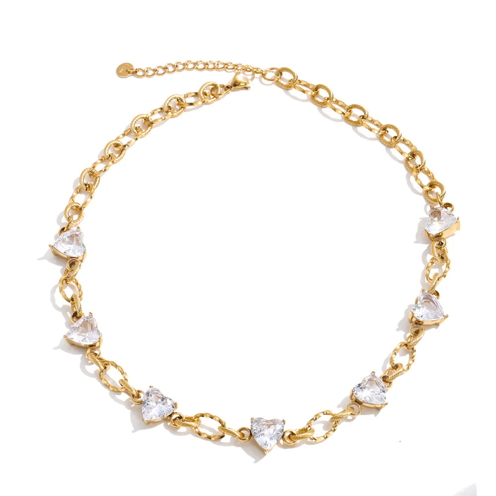 Carrie Necklace – textured gold chain with heart-shaped zircons. Multicolour or clear. Tarnish-free stainless steel, adjustable fit.