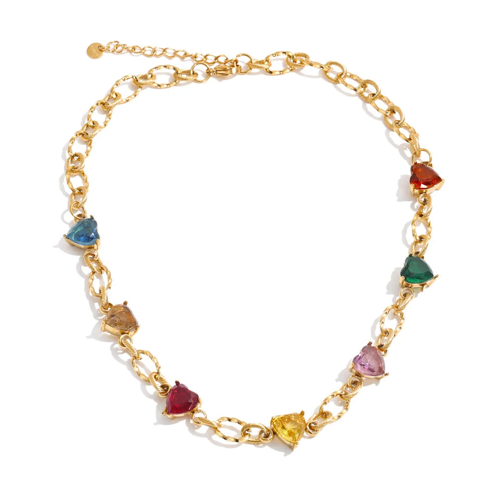 Carrie Necklace – textured gold chain with heart-shaped zircons. Multicolour or clear. Tarnish-free stainless steel, adjustable fit.