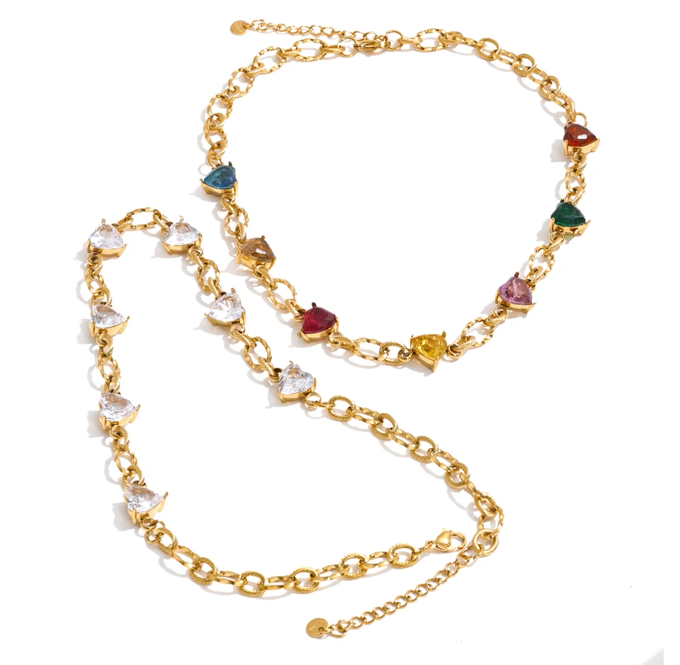 Carrie Necklace – textured gold chain with heart-shaped zircons. Multicolour or clear. Tarnish-free stainless steel, adjustable fit.